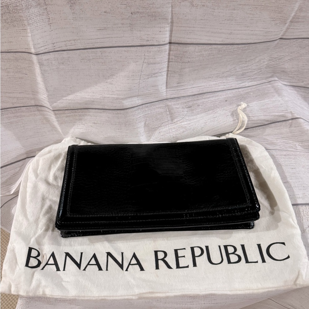 Banana Republic blk patent faux leather croc clutch
